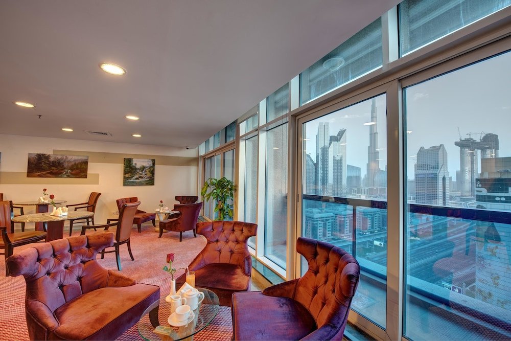 Дубай: Emirates Grand Apartments
