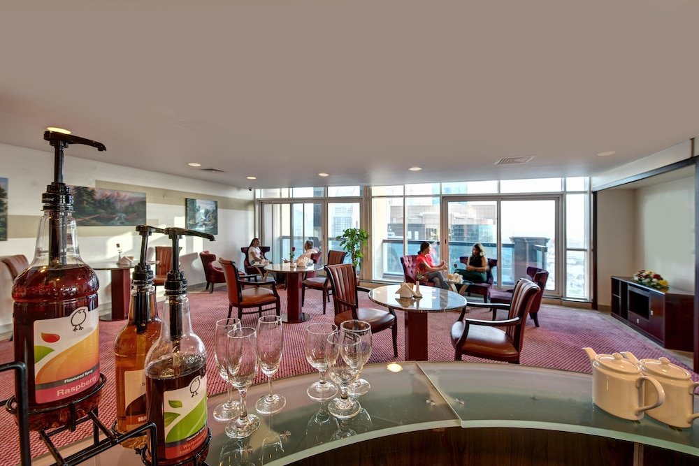 Дубай: Emirates Grand Apartments