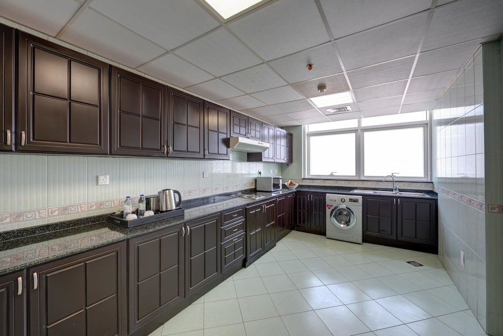 Дубай: Emirates Grand Apartments