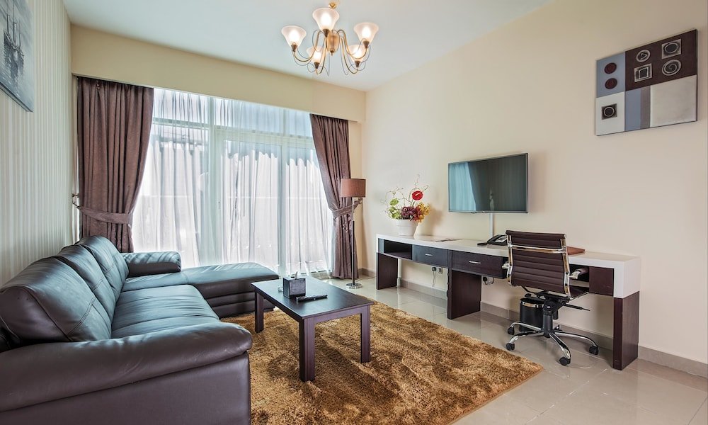 Дубай: Emirates Grand Apartments