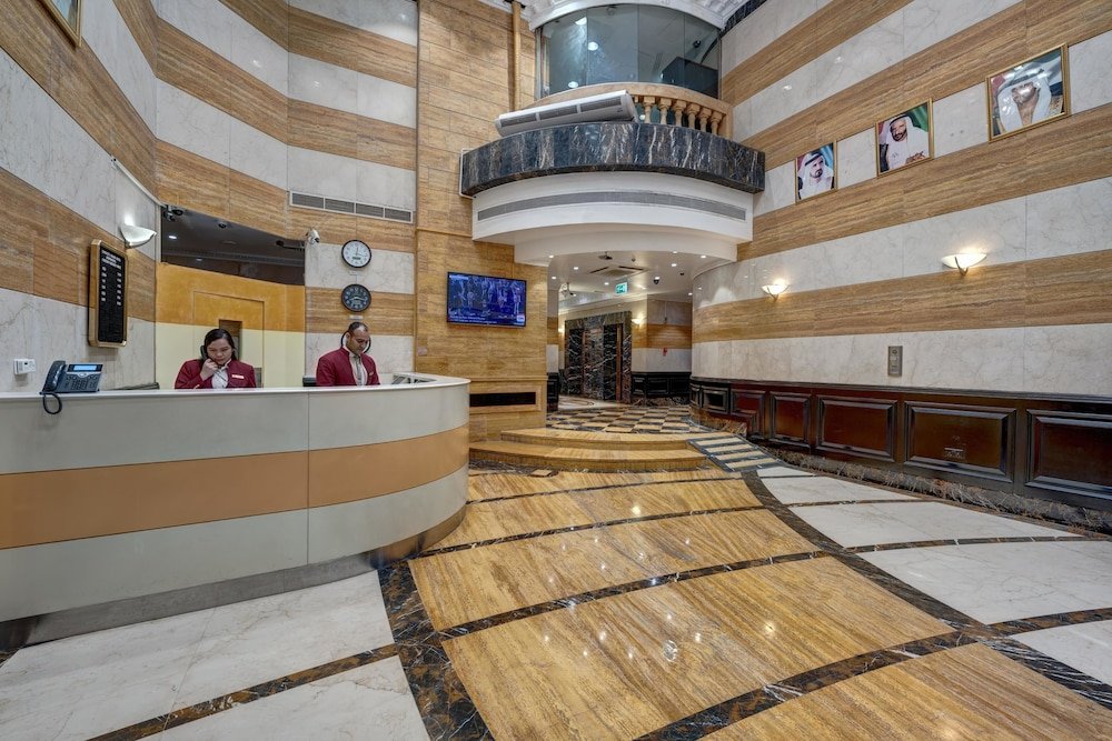 Дубай: Emirates Grand Apartments