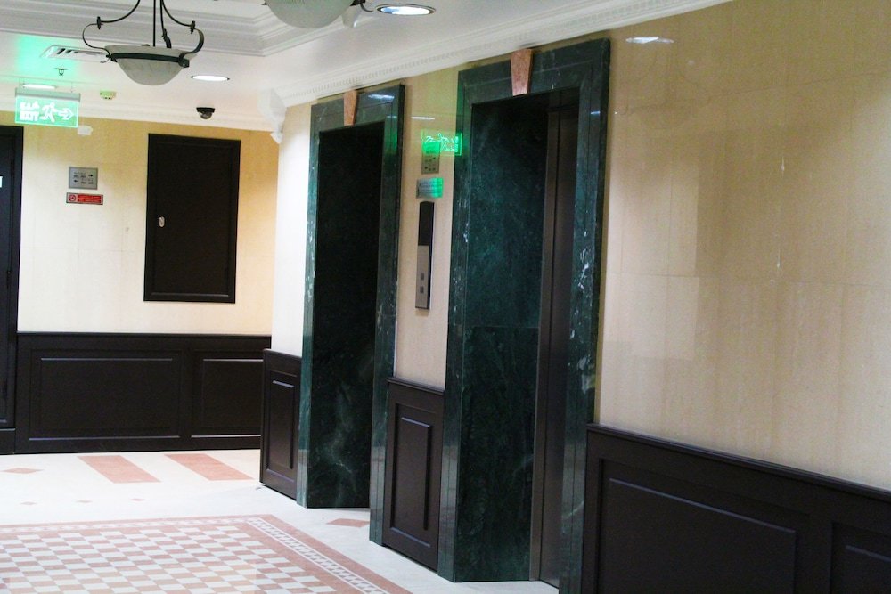Дубай: Emirates Grand Apartments