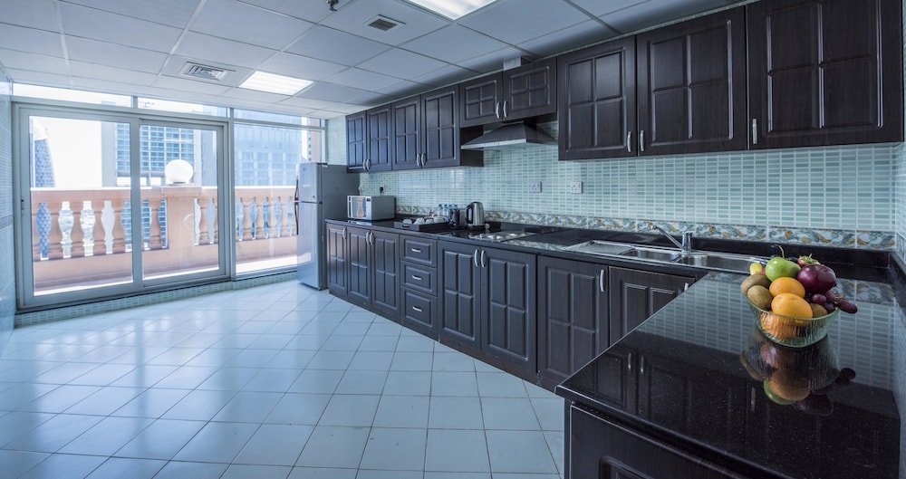 Дубай: Emirates Grand Apartments
