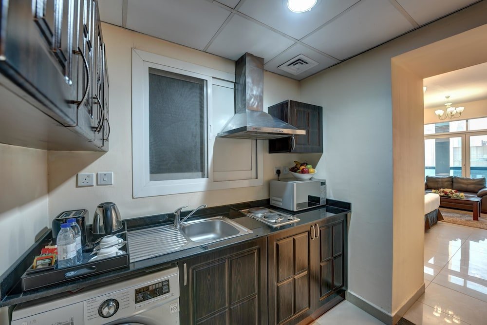 Дубай: Emirates Grand Apartments
