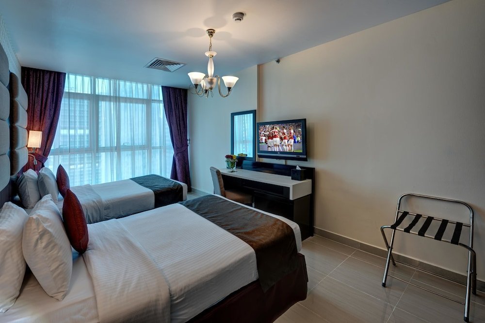 Дубай: Emirates Grand Apartments