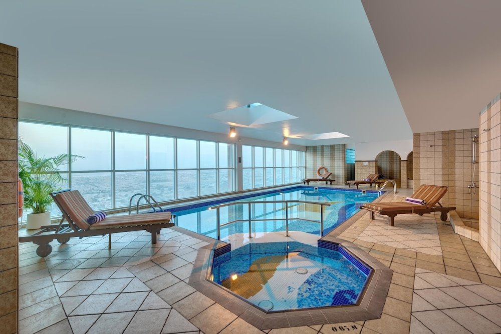 Дубай: Emirates Grand Apartments