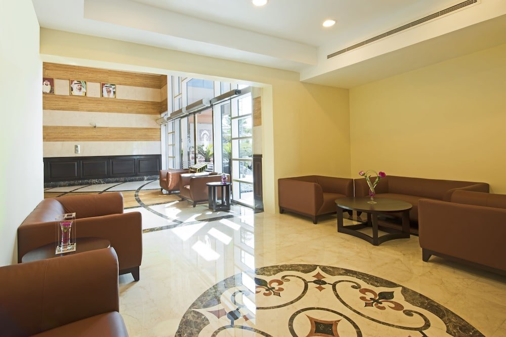 Дубай: Emirates Grand Apartments