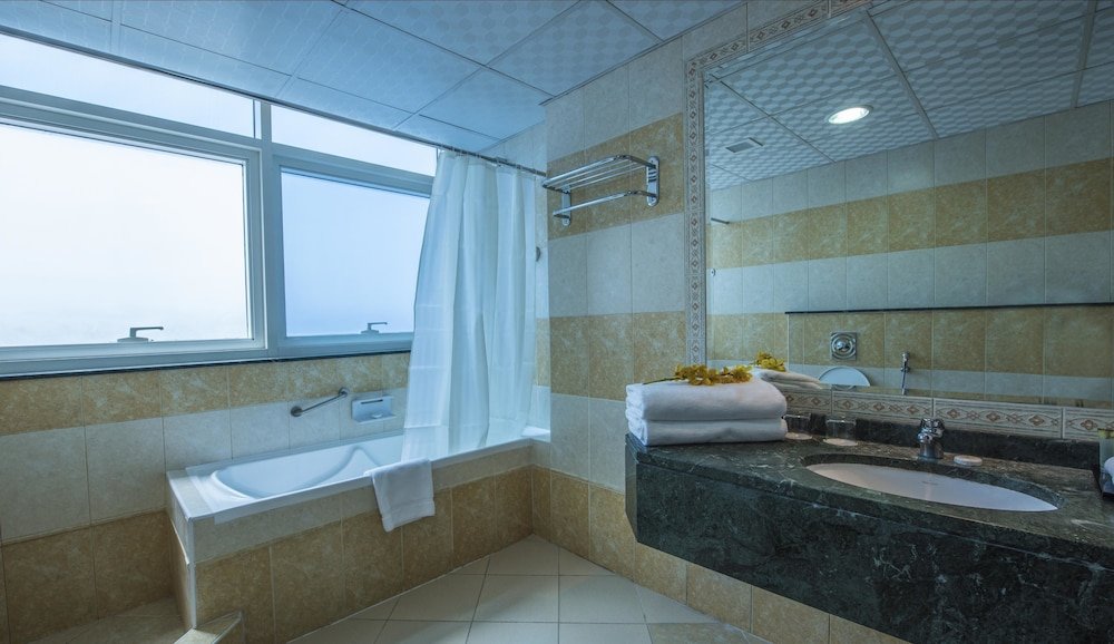 Дубай: Emirates Grand Apartments
