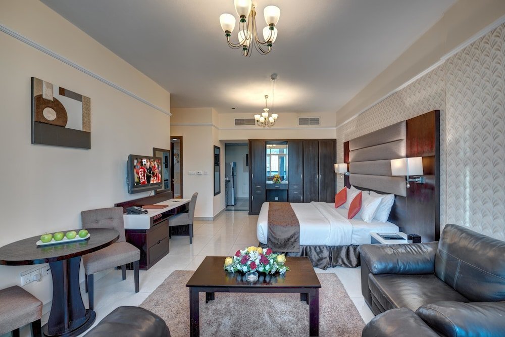 Дубай: Emirates Grand Apartments