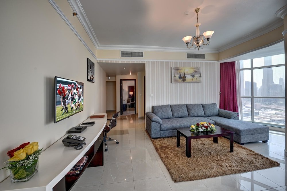 Дубай: Emirates Grand Apartments