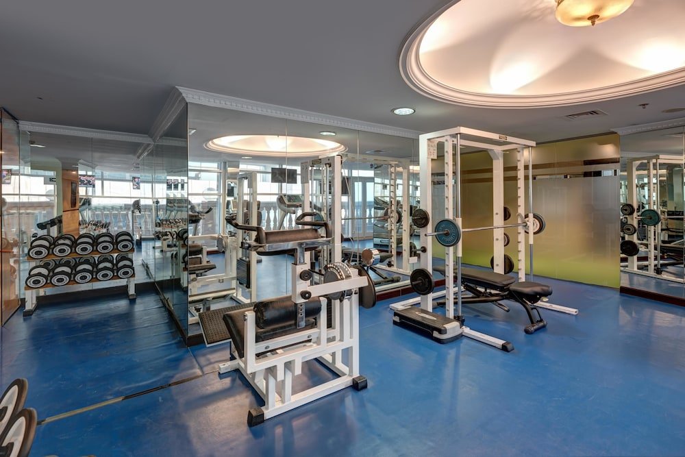 Дубай: Emirates Grand Apartments