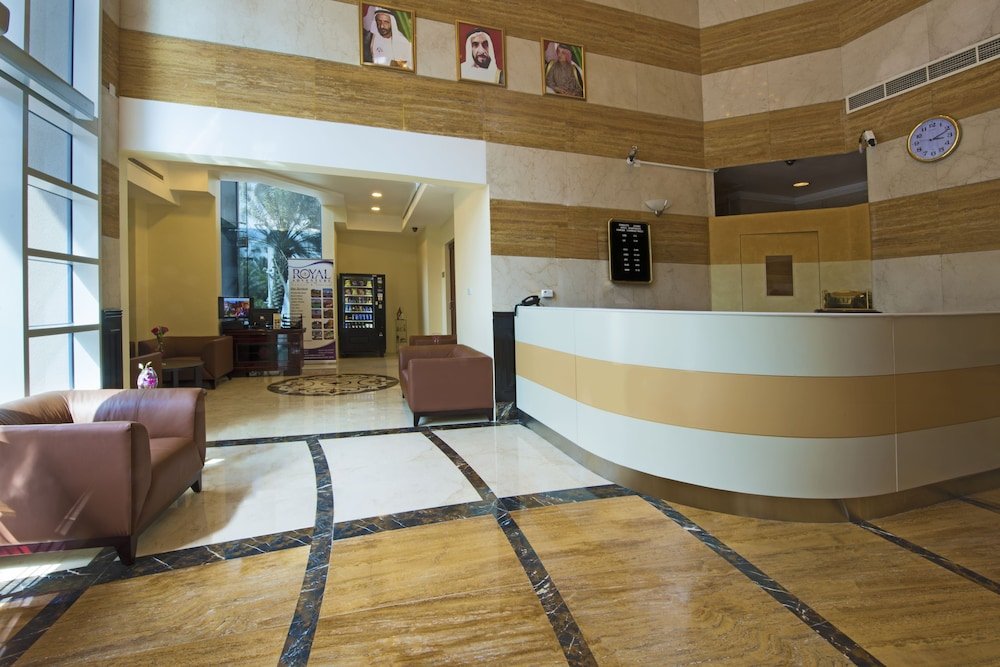 Дубай: Emirates Grand Apartments