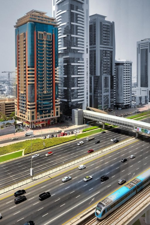 Дубай: Emirates Grand Apartments