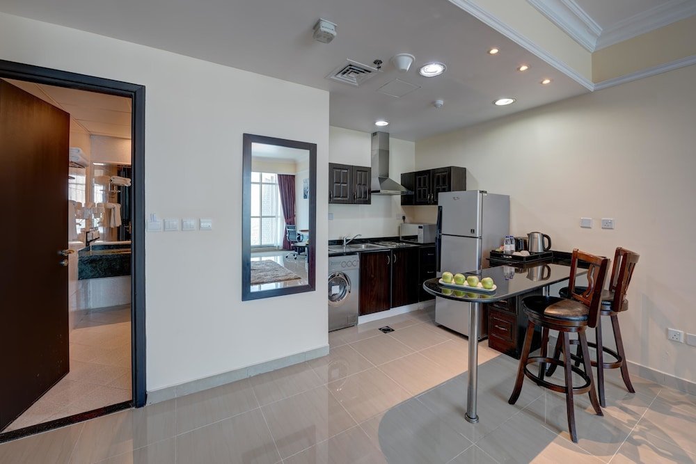 Дубай: Emirates Grand Apartments