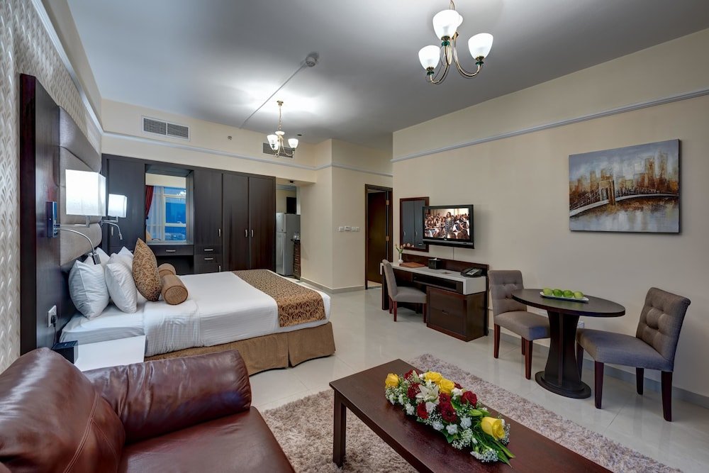 Дубай: Emirates Grand Apartments