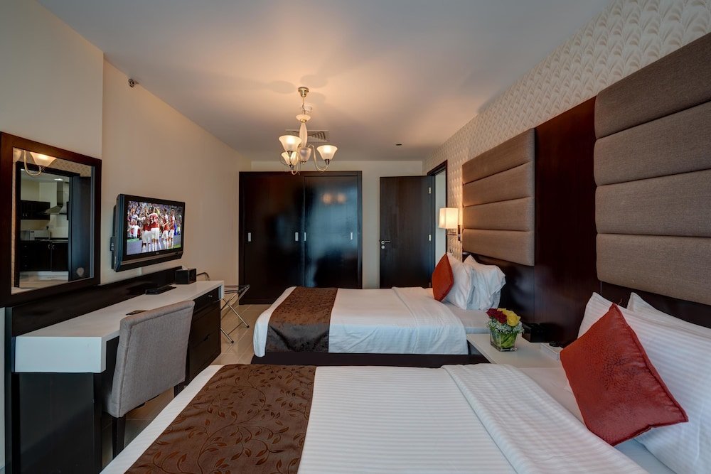 Дубай: Emirates Grand Apartments