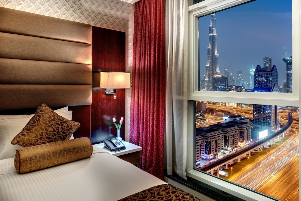 Дубай: Emirates Grand Apartments