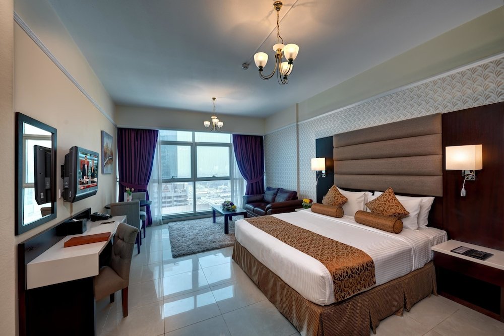 Дубай: Emirates Grand Apartments