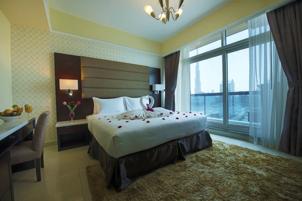 Дубай: Emirates Grand Apartments