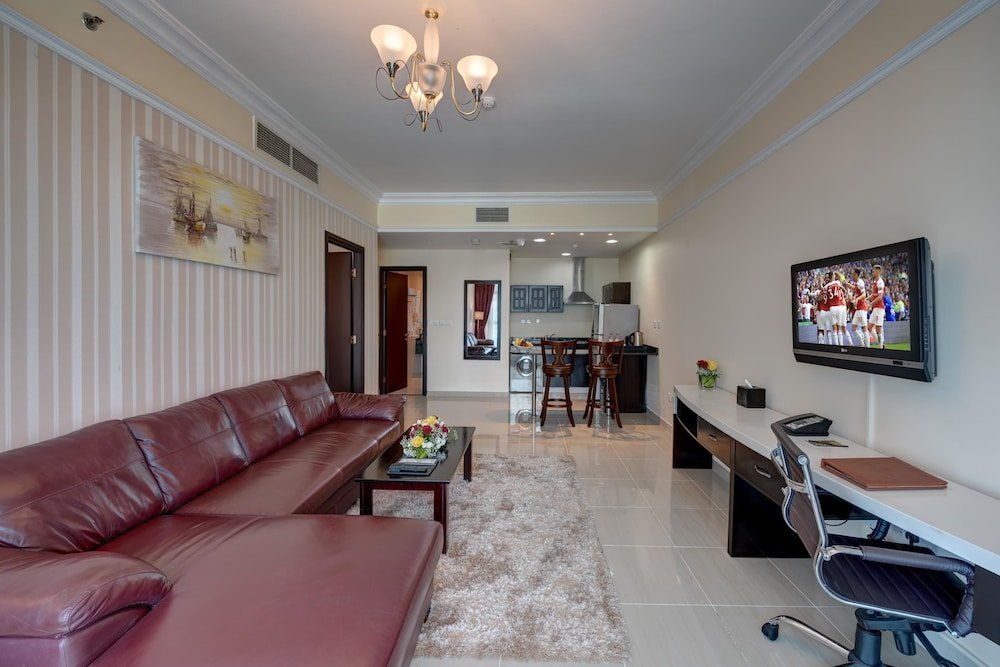 Дубай: Emirates Grand Apartments