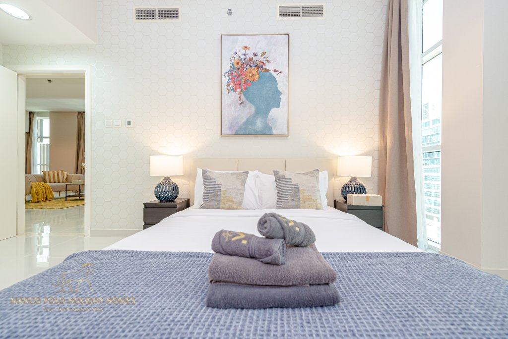 Дубай: Апартаменты Marco Polo - Colorful Charm with Captivating City Views