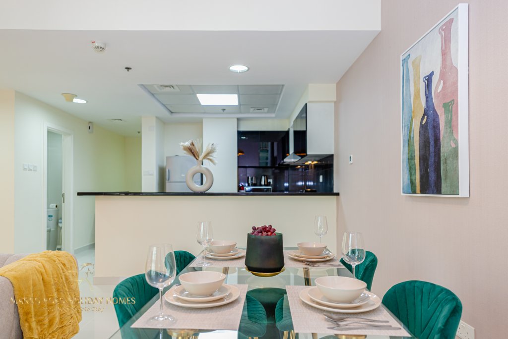Дубай: Апартаменты Marco Polo - Colorful Charm with Captivating City Views