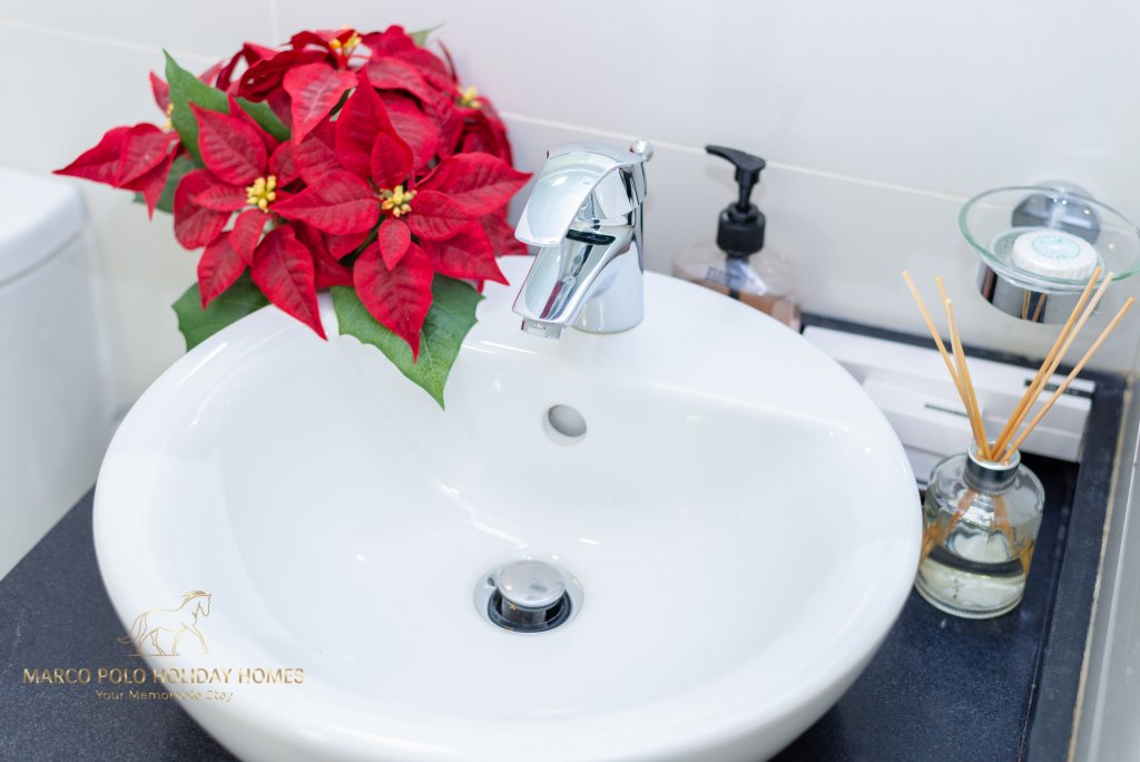 Дубай: Апартаменты Marco Polo - Colorful Charm with Captivating City Views