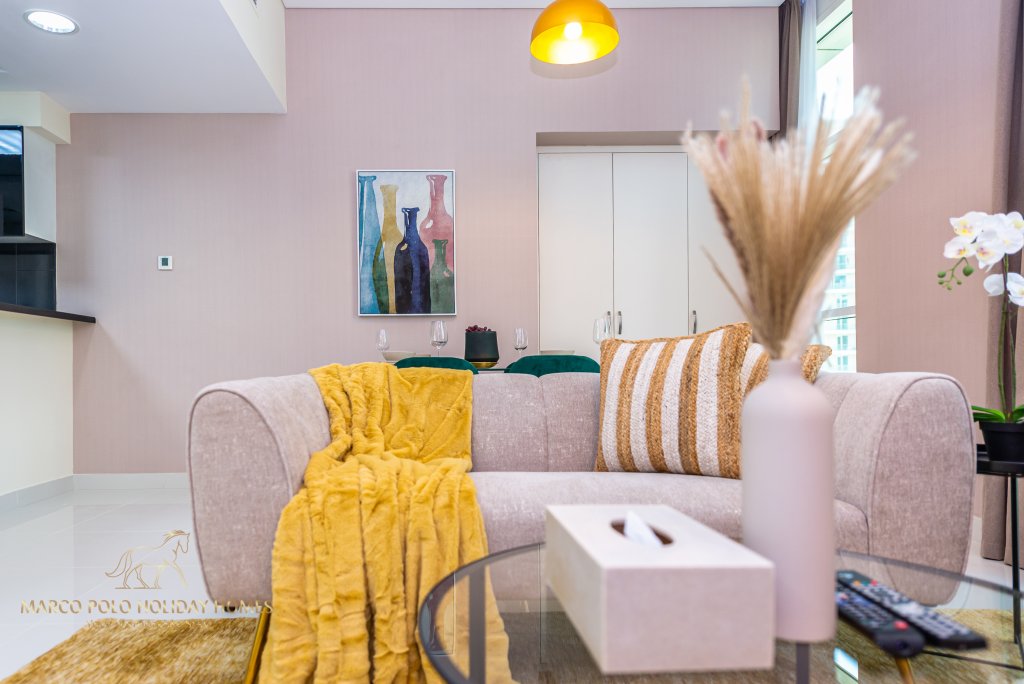 Дубай: Апартаменты Marco Polo - Colorful Charm with Captivating City Views