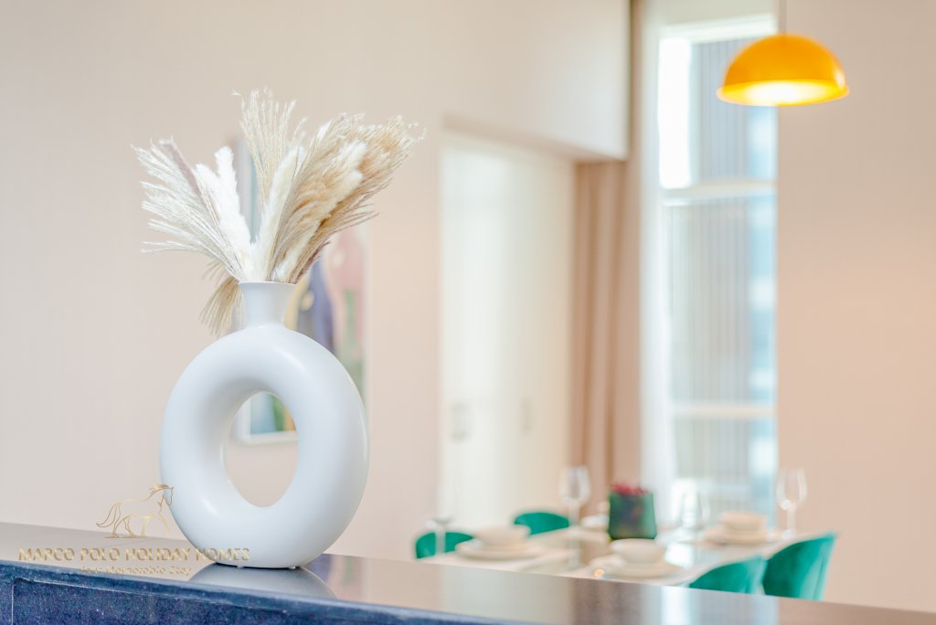 Дубай: Апартаменты Marco Polo - Colorful Charm with Captivating City Views