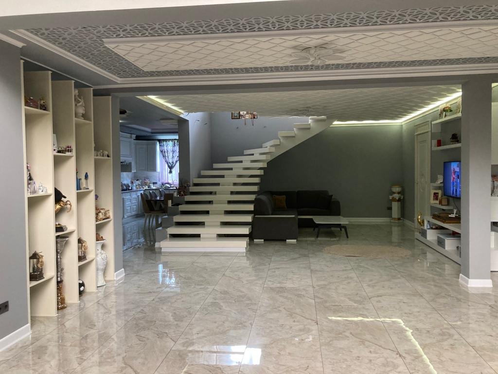 Сухум: Вилла F’17 Apartments - дом с застекленной беседкой