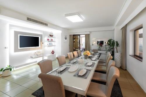 Дубай: Dubai 5* Penthouse front sea 6 Bdr. private pool!