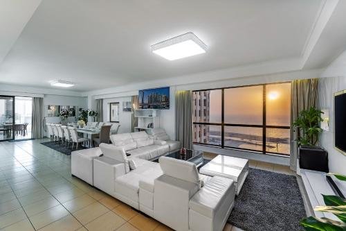 Дубай: Dubai 5* Penthouse front sea 6 Bdr. private pool!