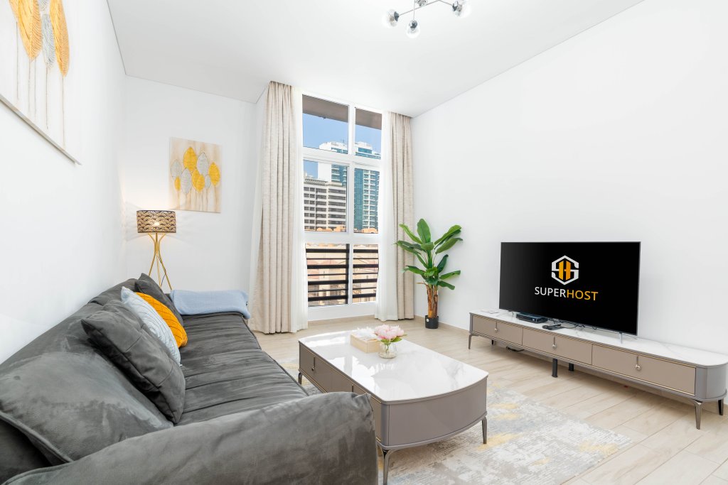 Дубай: Апартаменты  SuperHost - Chic Home in the Heart of JVC with Designer Pool