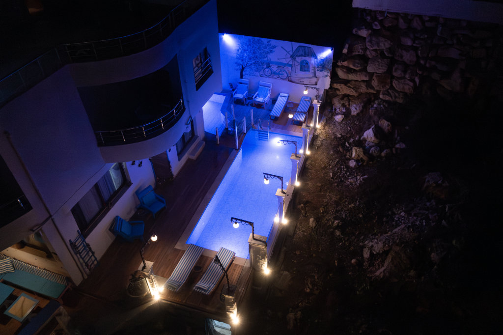 Лимонлу: Hotel TEK HAN KUMKUYU