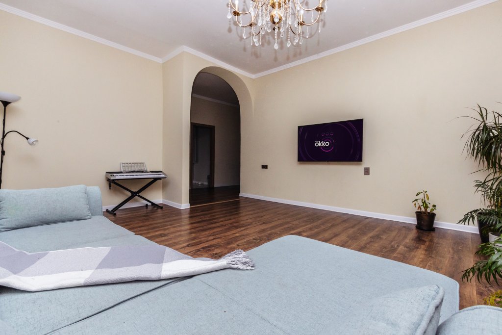 Сухум: Квартира F’17 Apartments с тремя балконами и видом на вековые виллы