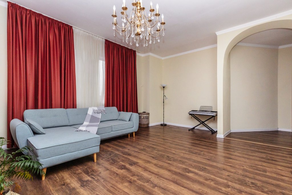 Сухум: Квартира F’17 Apartments с тремя балконами и видом на вековые виллы