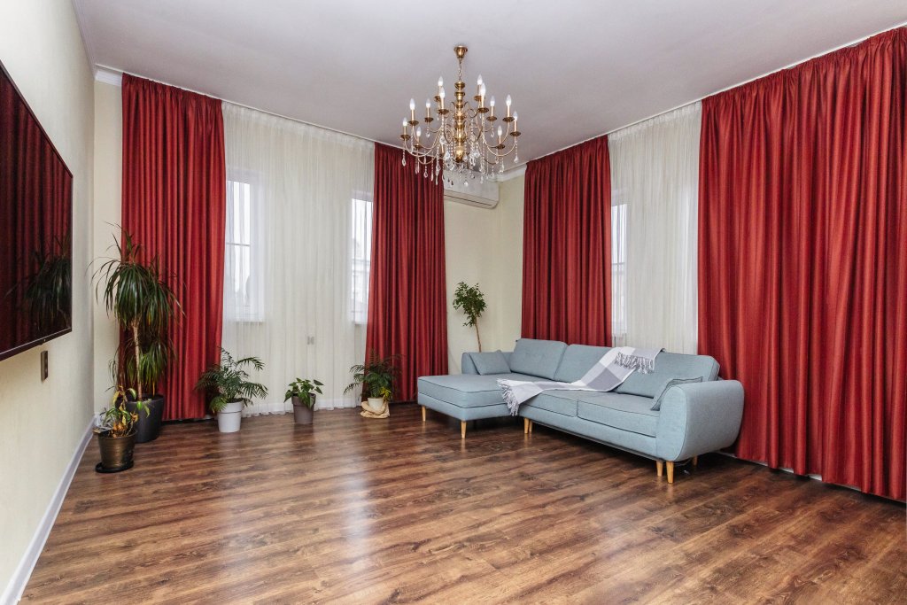 Сухум: Квартира F’17 Apartments с тремя балконами и видом на вековые виллы