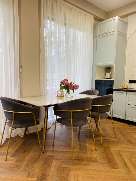 Сухум: Апартаменты F’17 Apartments с видом на мэрию столицы