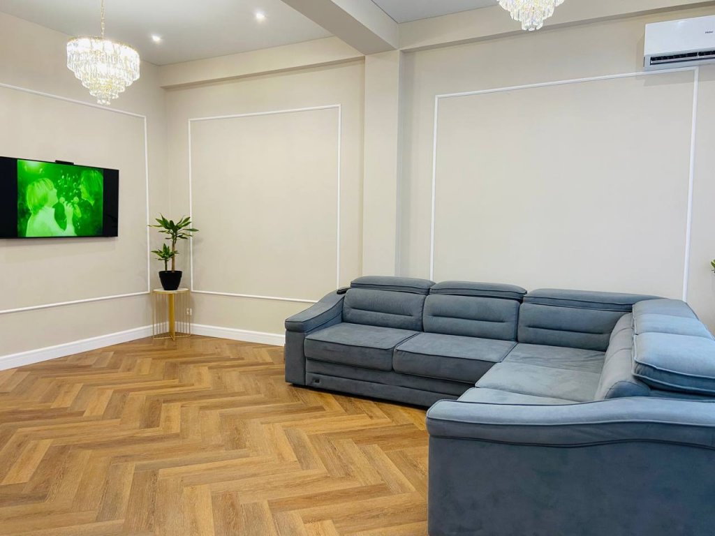 Сухум: Апартаменты F’17 Apartments с видом на мэрию столицы