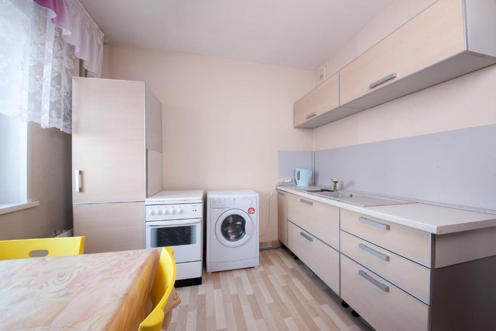 Красноярск: Apartment Kvartirov Na Vzletke