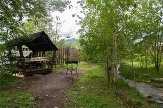 Аршан: Отель Дом у реки