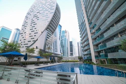 Дубай: Luton Vacation Homes - Damac Maison Studio, Canal View