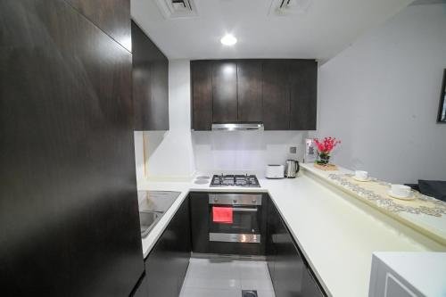 Дубай: Luton Vacation Homes - Damac Maison Studio, Canal View