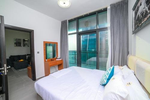 Дубай: Luton Vacation Homes - Damac Maison Studio, Canal View