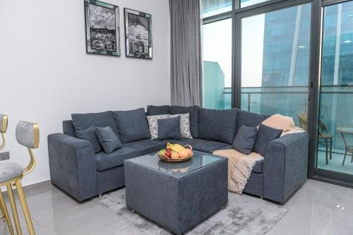 Дубай: Luton Vacation Homes - Damac Maison Studio, Canal View