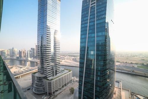 Дубай: Luton Vacation Homes - Damac Maison Studio, Canal View