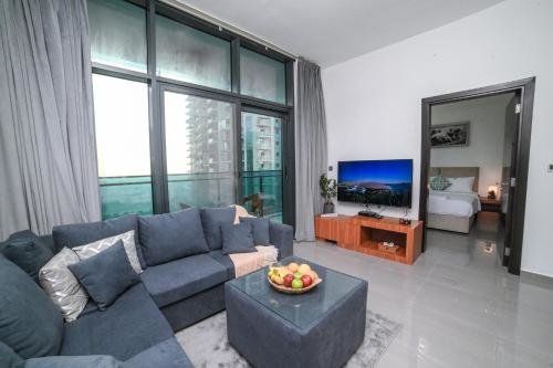 Дубай: Luton Vacation Homes - Damac Maison Studio, Canal View