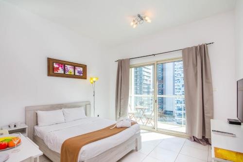 Дубай: Bespoke Holiday Homes - Studio Apartment with Marina View