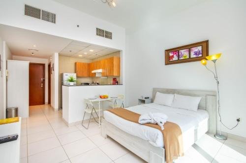 Дубай: Bespoke Holiday Homes - Studio Apartment with Marina View