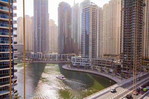Дубай: Bespoke Holiday Homes - Studio Apartment with Marina View